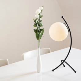 Opviq Yay - 5011 Lámpara de mesa con cuerpo de metal y tapa de cristal